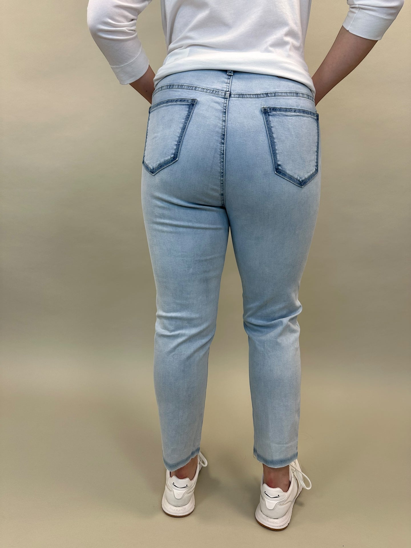 schmale verwaschene Jeans von Mat Fashion_grosse Grössen_DE BOER plus Luzern