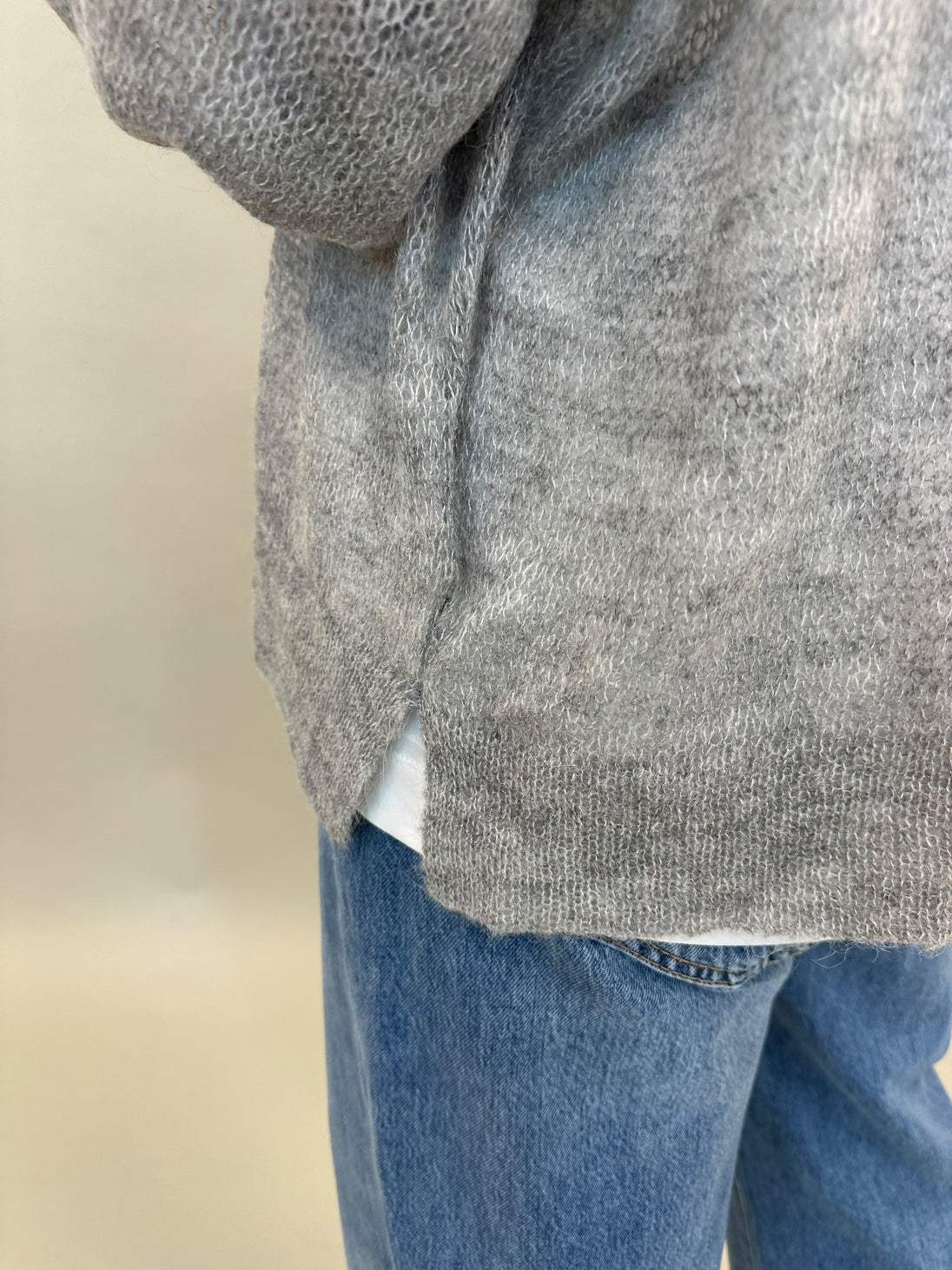 kleine graue Strickjacke aus Mohair von Riani - grosse Grössen - DE BOER plus Luzern