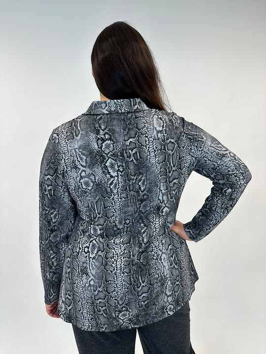 Bluse in Sneak-Print grau bunt von Yoek Fashion_grosse Grössen_DE BOER plus Luzern